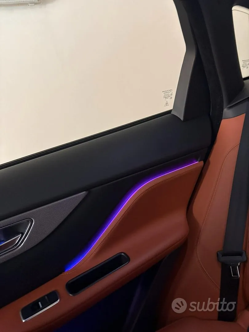 Jaguar F-Pace 2017 photo 5