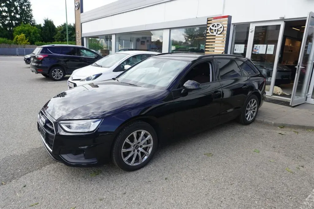 Audi A4 2022 photo 2