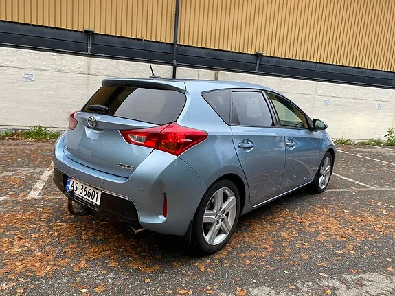 Toyota Auris 2013 photo 3