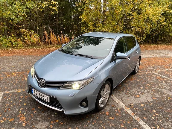Toyota Auris 2013 photo 5