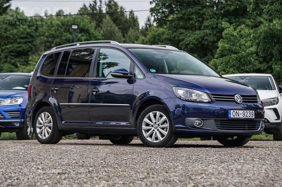Volkswagen Touran 2012 photo 2