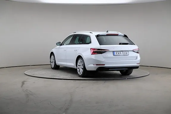 Skoda Superb 2023 photo 2