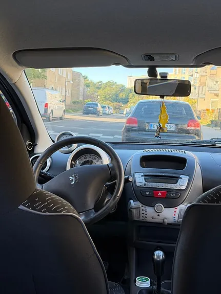 Peugeot 107 2011 photo 2