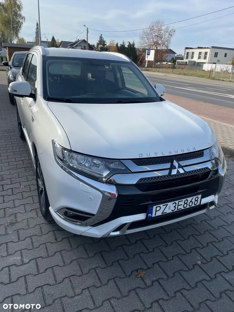Mitsubishi Outlander 2019 photo 2