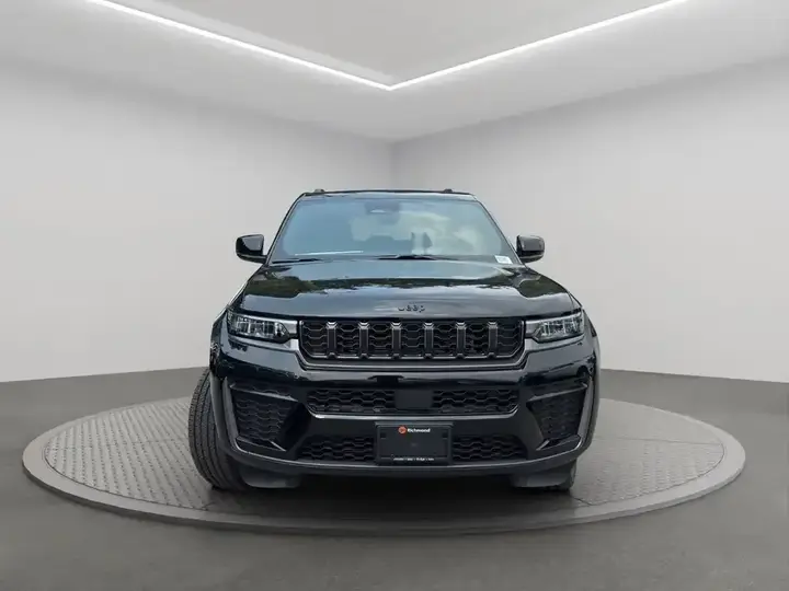 Jeep Grand Cherokee 2026 photo 2