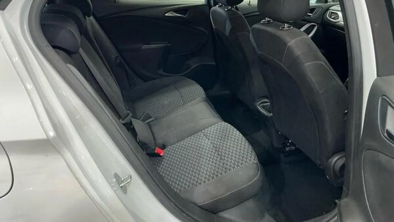 Vauxhall Astra 2015 photo 3