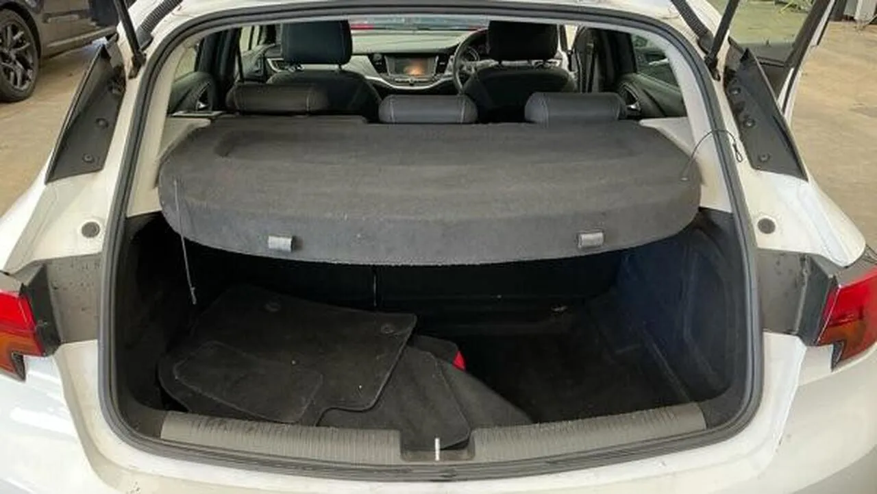 Vauxhall Astra 2015 photo 4