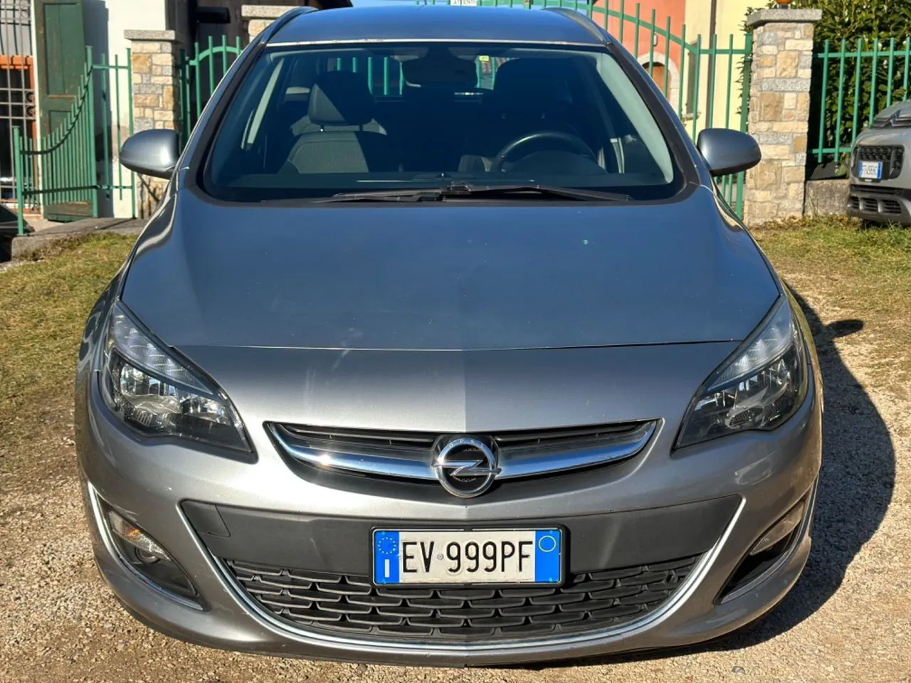 Opel Astra 2014 photo 2