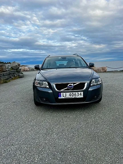 Volvo V50 2011 photo 2