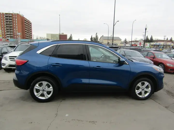 Ford Escape 2022 photo 3