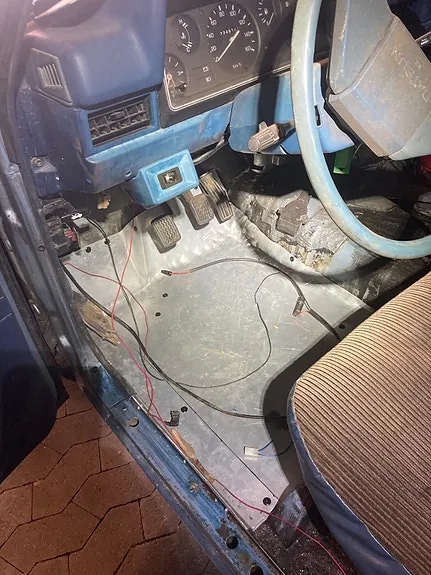Nissan Datsun 720 1983 photo 2
