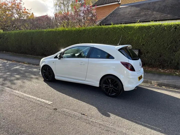 Vauxhall Corsa 2011 photo 2