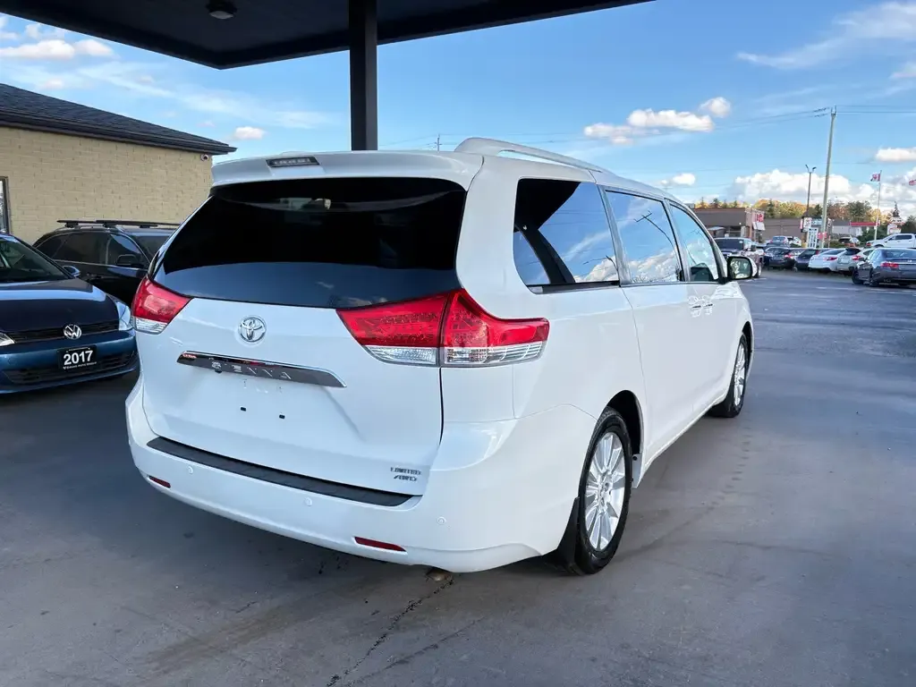 Toyota Sienna 2013 photo 5
