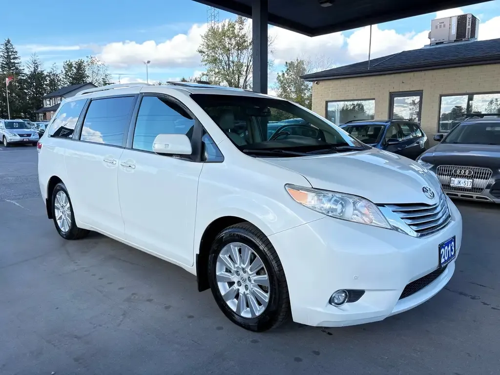 Toyota Sienna 2013 photo 2