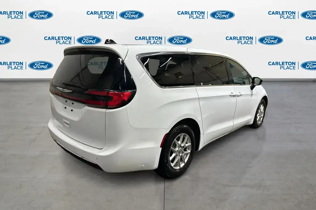 Chrysler Pacifica 2024 photo 5