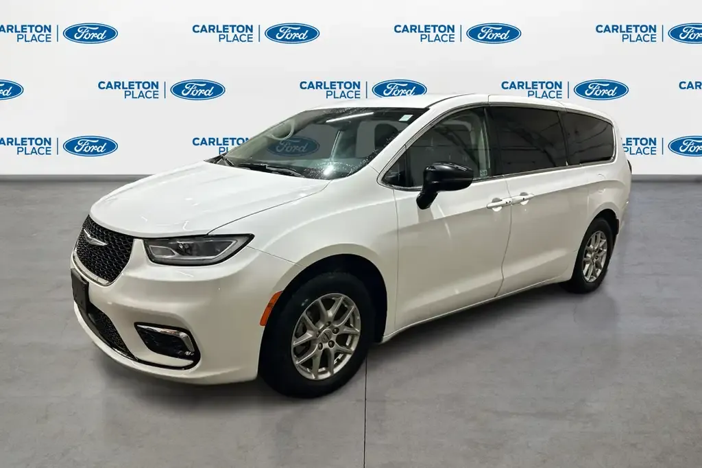 Chrysler Pacifica 2024 photo 2