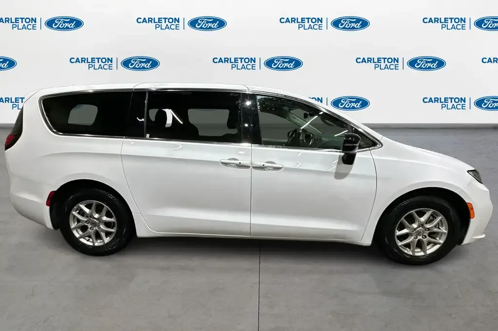 Chrysler Pacifica 2024 photo 4