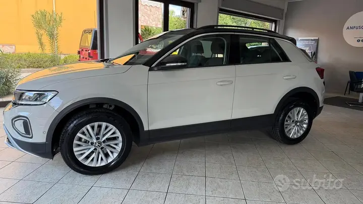 Volkswagen T-Roc 2023 photo 3