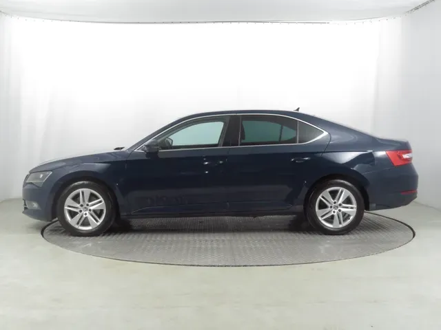 Skoda Superb 2017 photo 2