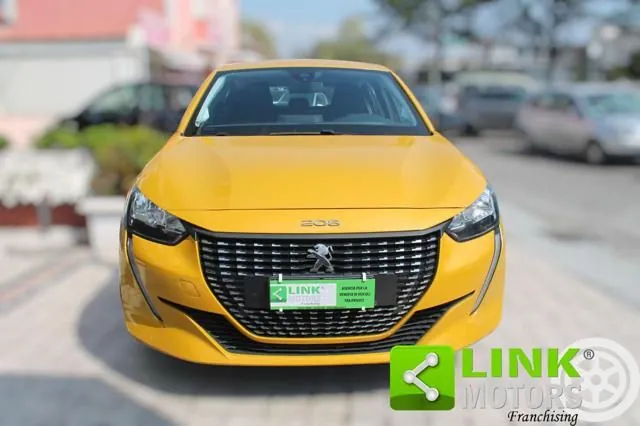 Peugeot 208 2022 photo 2