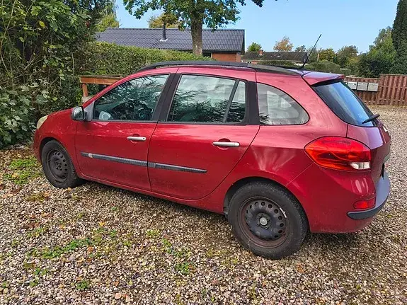 Renault Clio 2010 photo 2