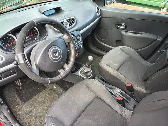 Renault Clio 2010 photo 3