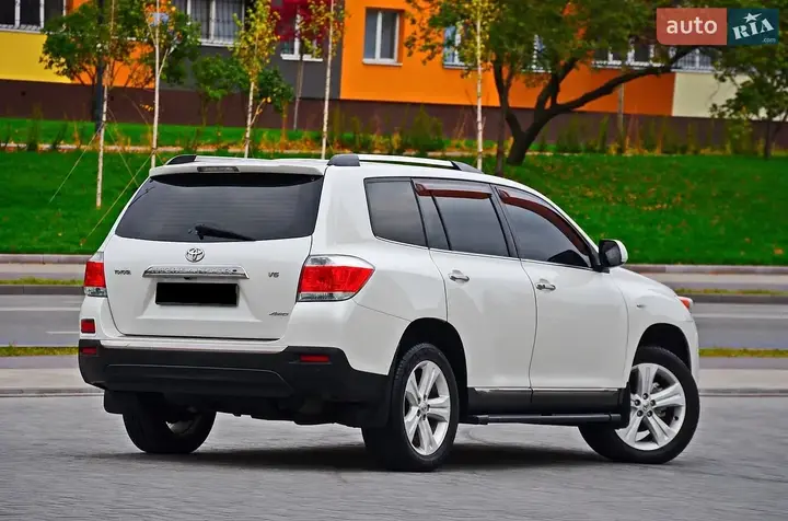 Toyota Highlander 2011 photo 2