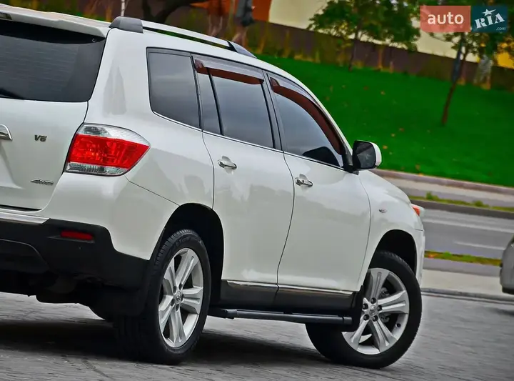 Toyota Highlander 2011 photo 4