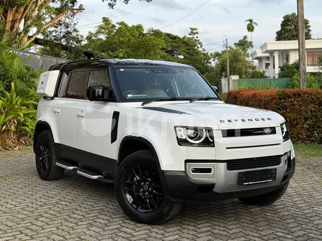Land Rover Defender 2023 photo 2