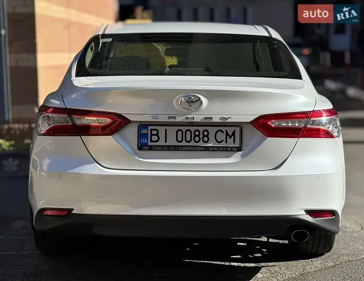 Toyota Camry 2017 photo 2