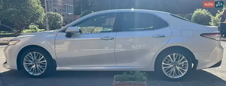 Toyota Camry 2017 photo 3
