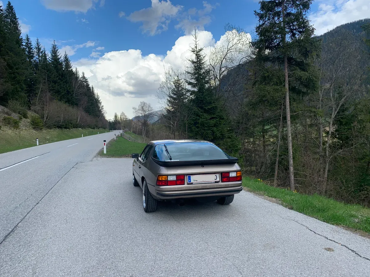 Porsche 924 1982 photo 3