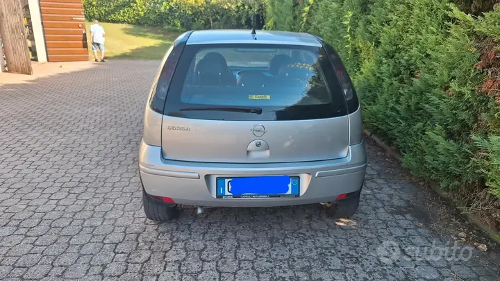 Opel Corsa 2004 photo 2