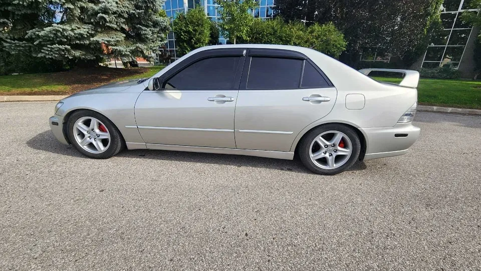 Lexus Is 2004 photo 2