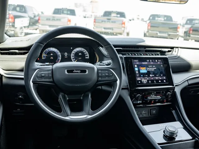 Jeep Grand Cherokee 2025 photo 3