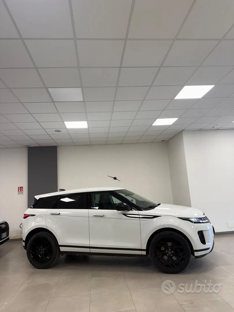 Land Rover Range Rover Evoque 2022 photo 3
