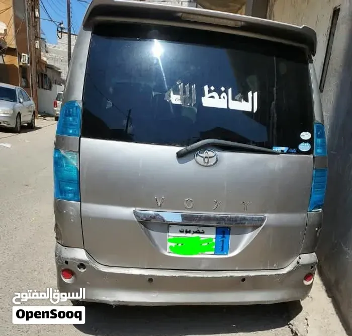 Toyota Voxy 2007 photo 2