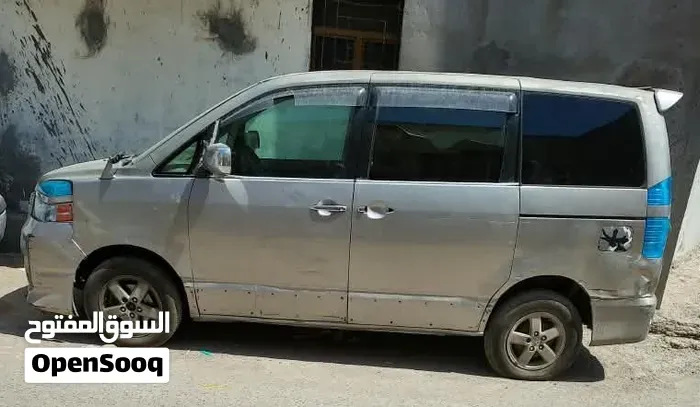 Toyota Voxy 2007 photo 3