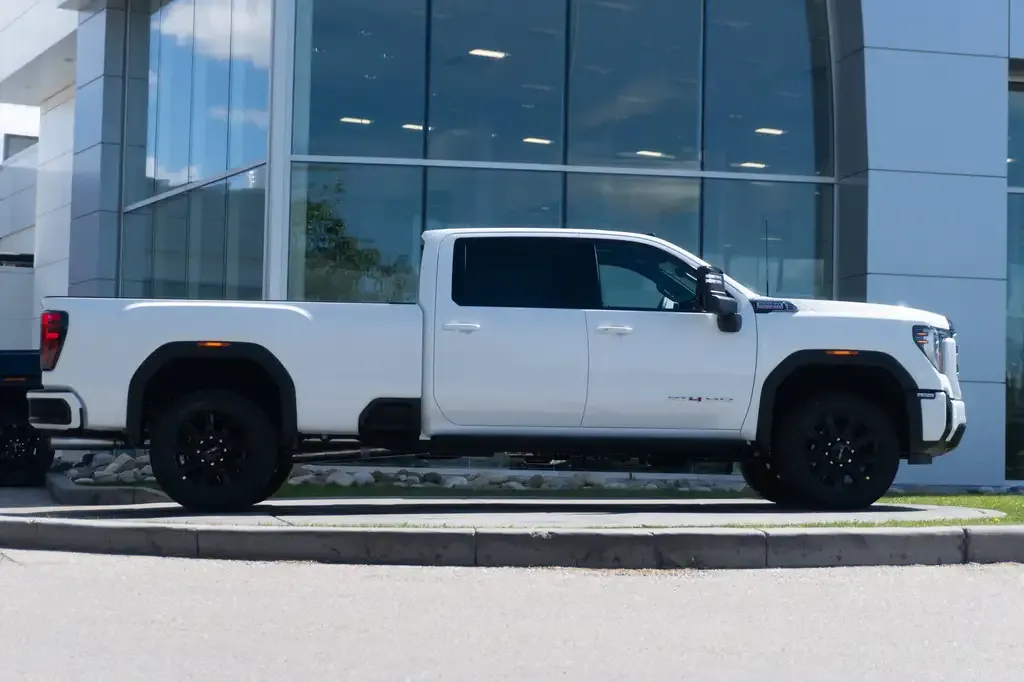 GMC Sierra 3500Hd 2026 photo 3