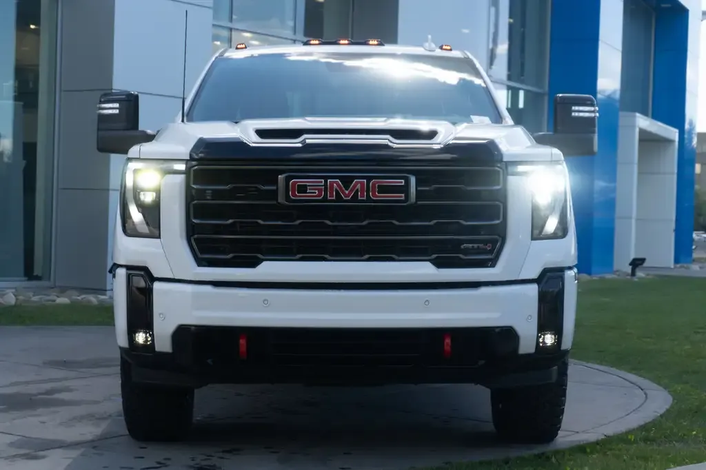 GMC Sierra 3500Hd 2026 photo 2