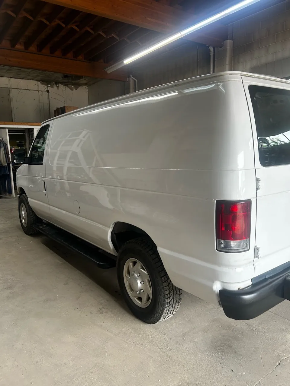 Ford E250 2011 photo 5