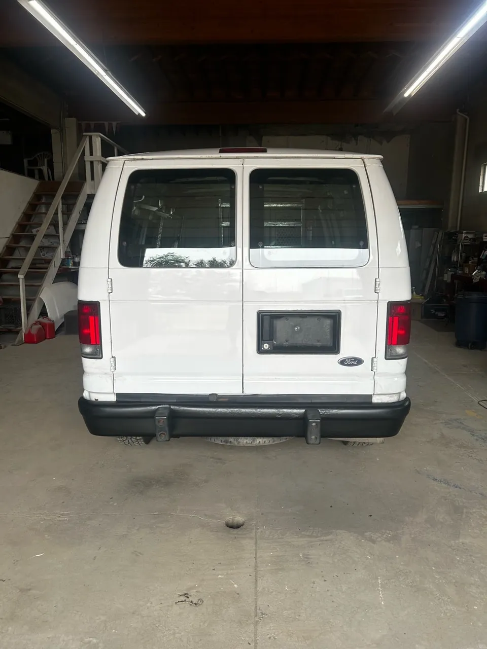 Ford E250 2011 photo 4