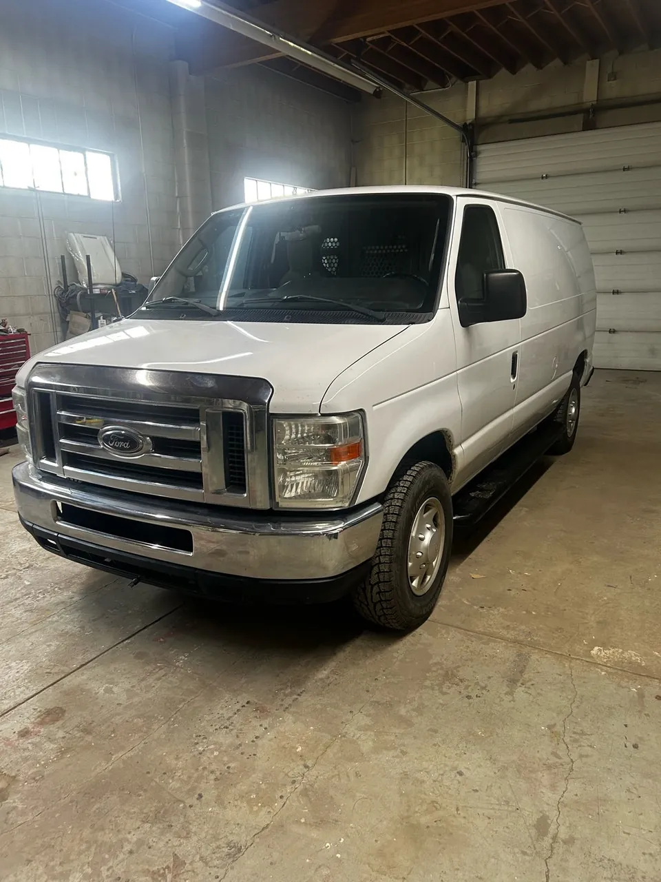 Ford E250 2011 photo 2