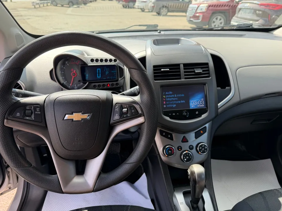 Chevrolet Sonic 2015 photo 2