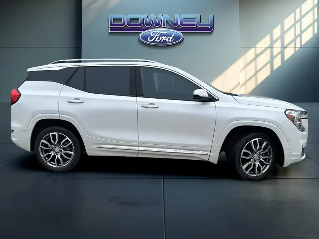 GMC Terrain 2023 photo 2