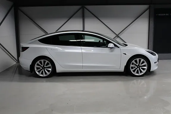 Tesla Model 3 2020 photo 2