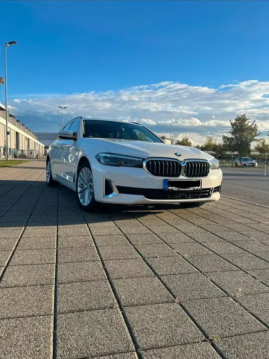 BMW 520I