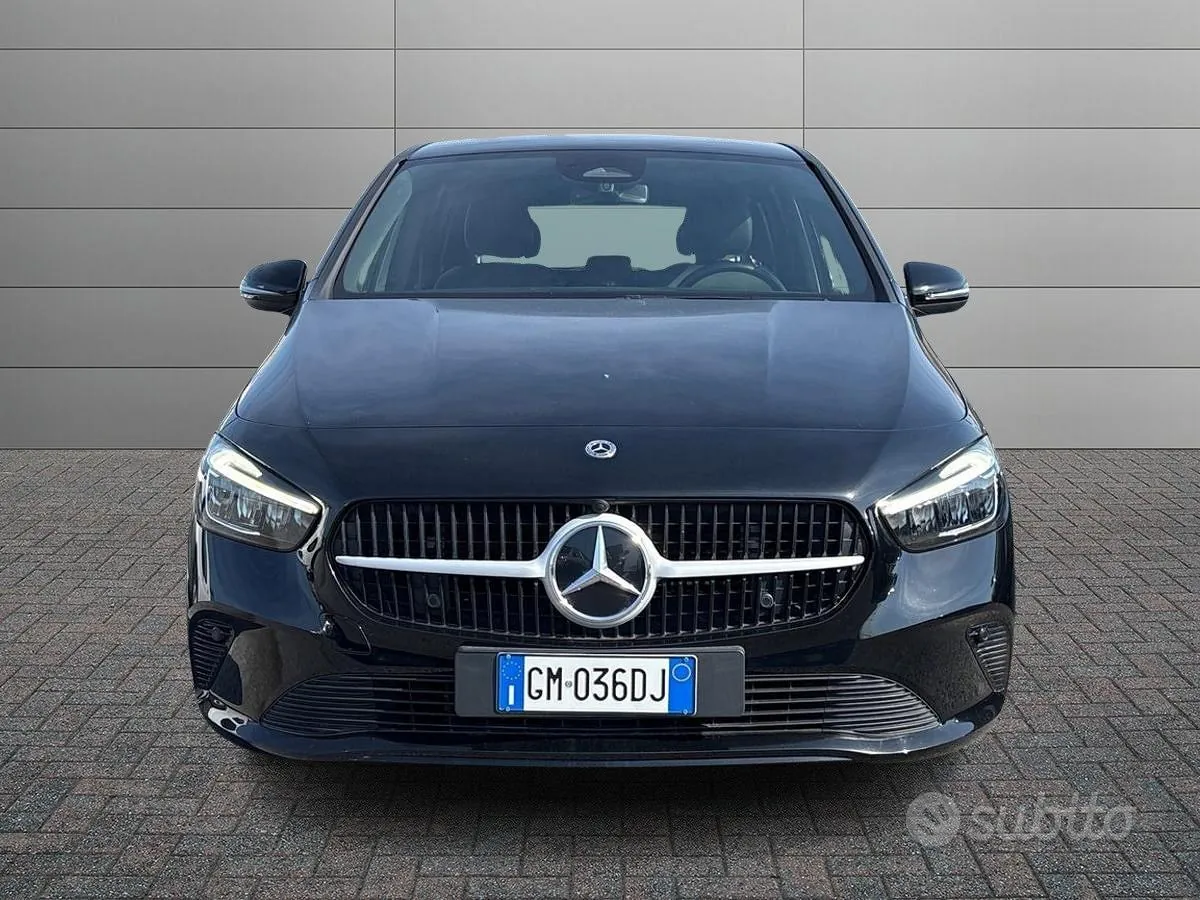 Mercedes-Benz B 180 2023 photo 3