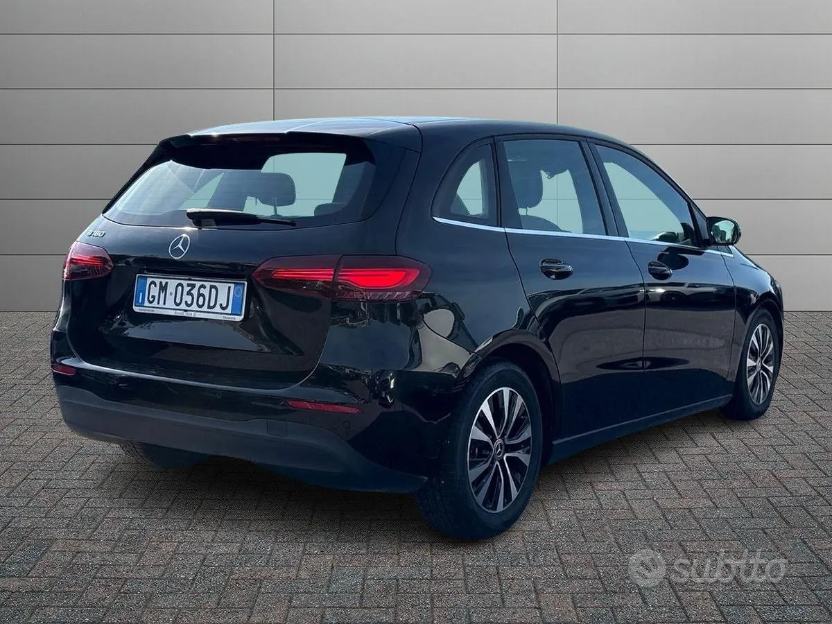 Mercedes-Benz B 180 2023 photo 2