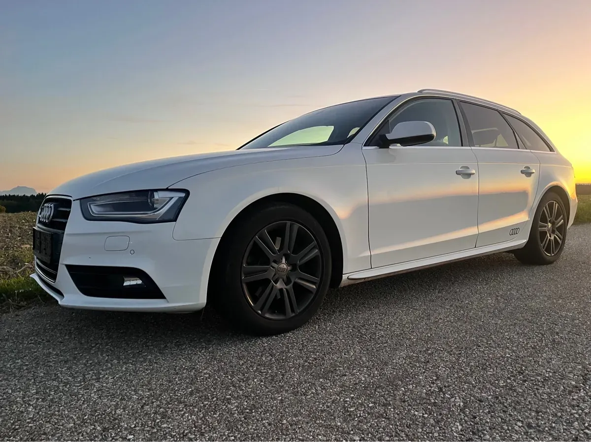 Audi A4 2014 photo 2